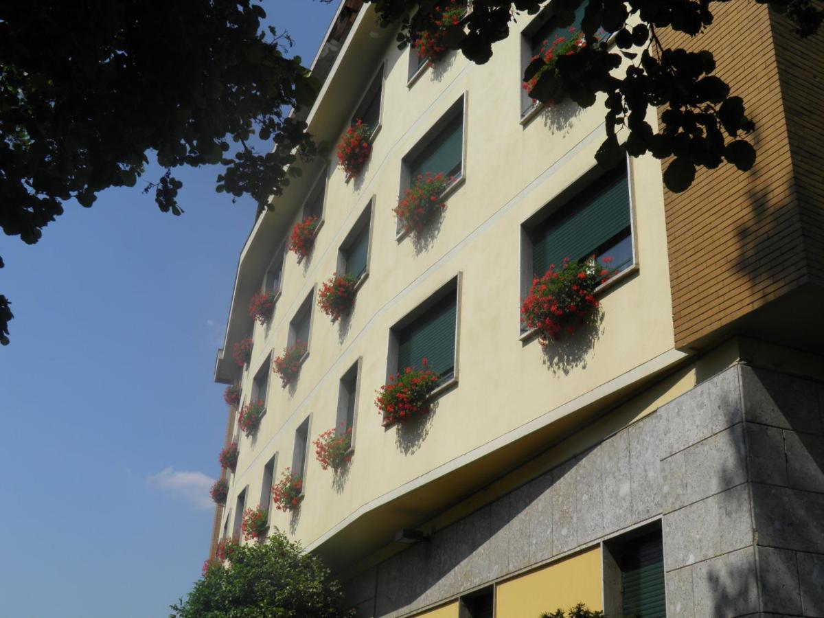 Hotel Ramoverde Borgomanero Exterior foto